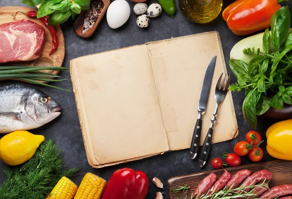 Cottura di verdure, pesce e carne — Foto Stock