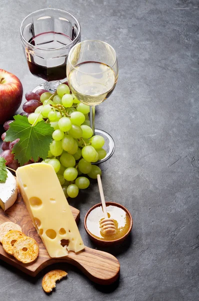 Wein mit Trauben und Essen — Stockfoto