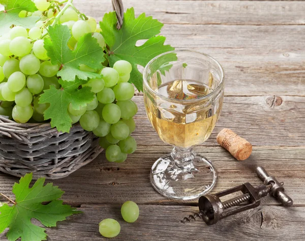 White grape and wine — Stock Photo, Image