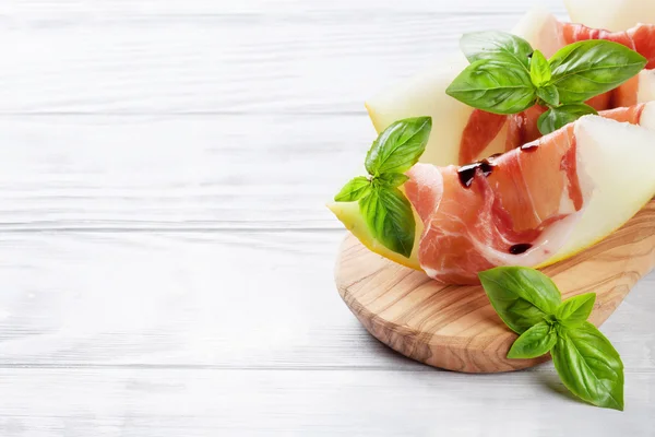 Meloen met prosciutto en mint — Stockfoto