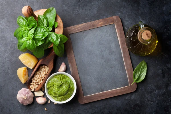 Ingredienti della salsa di pesto — Foto Stock