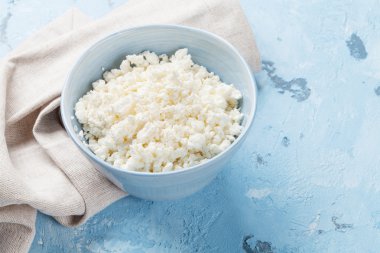 Taş Masa üzerinde peynir