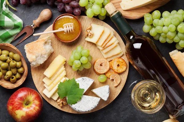 Vino bianco e uva — Foto Stock