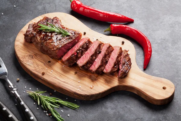 Gegrilltes Rindersteak — Stockfoto