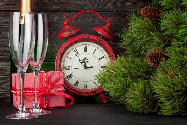 Julkort Med Gran Väckarklocka Champagne Presentask — Stockfoto