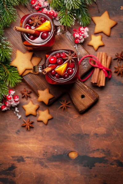 Vánoční Přání Svařeným Vínem Perníkovými Sušenkami Vánočními Stromky Horní Pohled — Stock fotografie