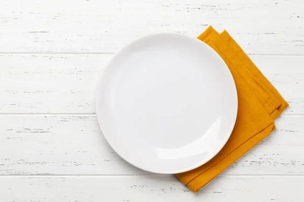 White Empty Plate Napkin Wooden Table Top View Flat Lay — Stock Photo, Image