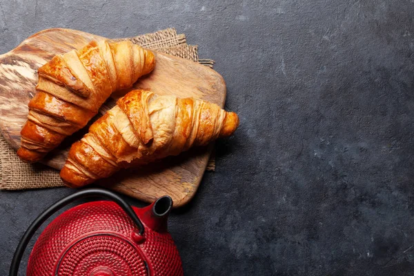 Thé Croissants Pour Petit Déjeuner Vue Dessus Plat Avec Espace — Photo