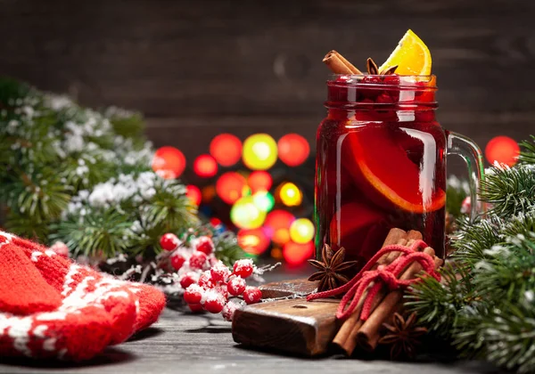 Vin Chaud Noël Avec Épices Agrumes Sapin Noël Lumières Bokeh — Photo