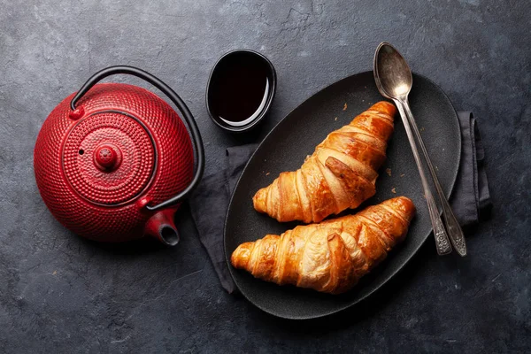 Tea Croissant Reggelire Top View Lapos Fektetés — Stock Fotó