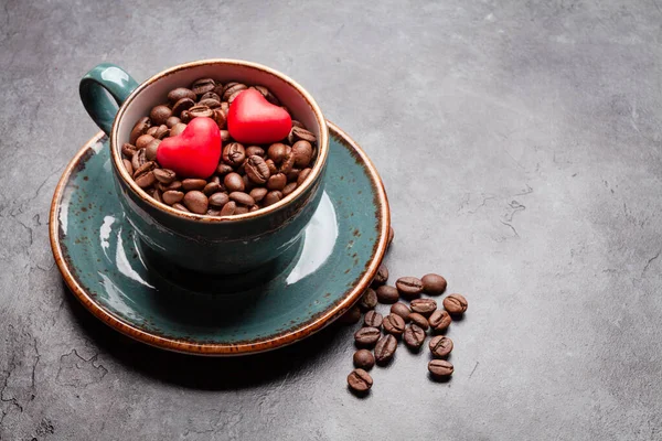 Kalp Şeklinde Şekerler Kahve Fincanı Sevgililer Günü Kartı Selamlarınız Için — Stok fotoğraf