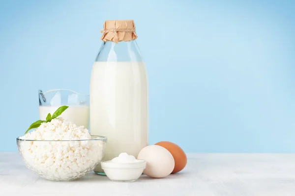 Varios Productos Lácteos Leche Queso Cottage Crema Agria Delante Fondo —  Fotos de Stock