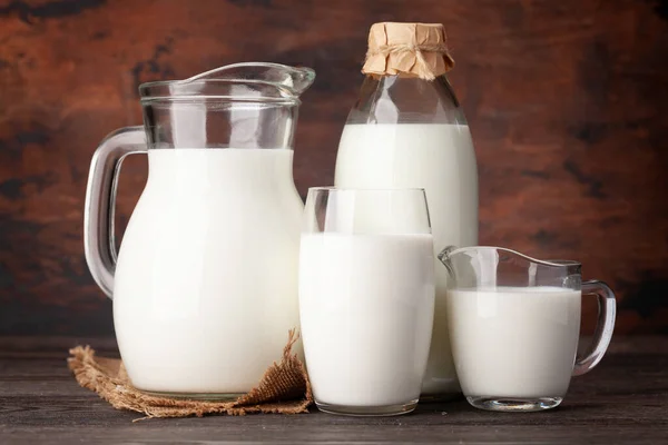 Leche Botella Jarra Vaso Delante Fondo Madera — Foto de Stock