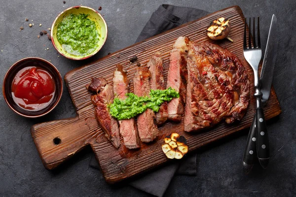 Sliced Beef Steak Sauces Cutting Board Top View Flat Lay — Stock Photo, Image