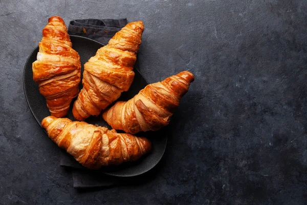 Färska Croissanter Till Frukost Ovanifrån Platt Låg Med Kopieringsutrymme — Stockfoto