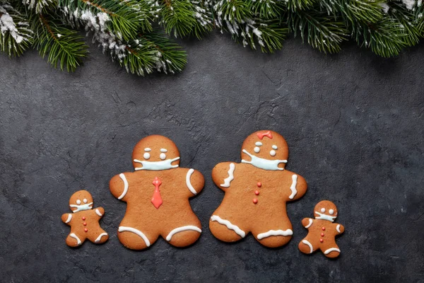 Roligt Gratulationskort Med Pepparkakor Man Kakor Medicinsk Ansiktsmask Platt Låg — Stockfoto