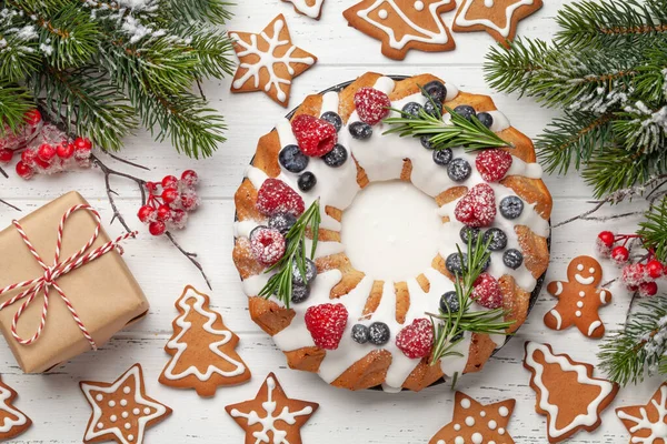 Weihnachtskuchen Mit Beeren Und Lebkuchen Draufsicht Flach Gelegt — Stockfoto