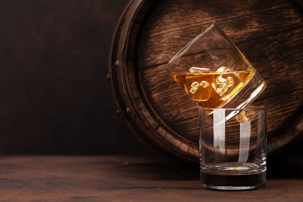Szkocka Whisky Stara Drewniana Beczka Przestrzenią Kopiowania — Zdjęcie stockowe