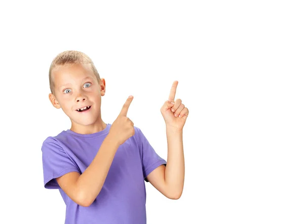 Смішний Здивований Хлопчик Вказує Рукою Пальцем Ізольовано Білому Тлі Простором — стокове фото