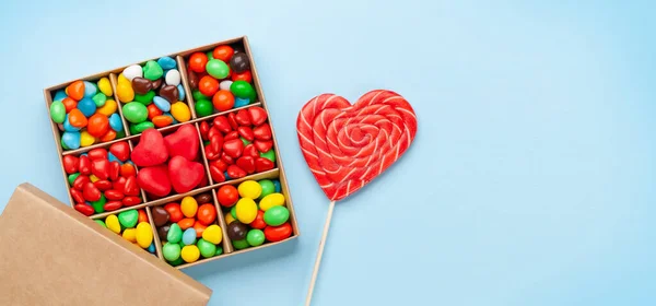 Çeşitli Şekerleme Kalp Şeklinde Lolipop Sevgililer Günü Hediye Kutusu Üst — Stok fotoğraf