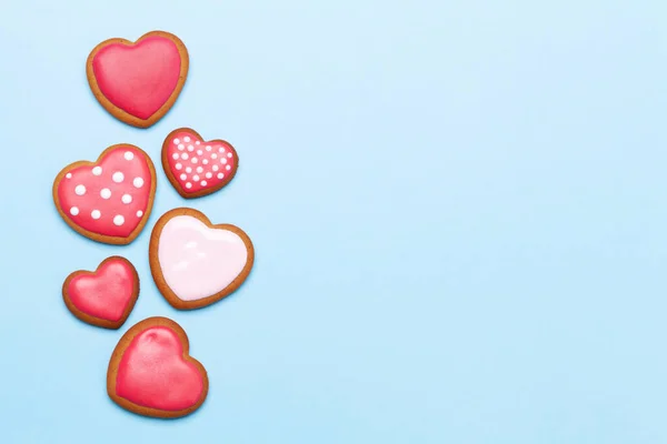 Valentinstag Grußkarte Mit Herzförmigen Lebkuchen Über Blau Draufsicht Flach Lag — Stockfoto