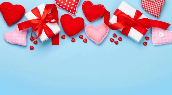Sevgililer Günü Tebrik Kartı Şablonu Hediye Kutuları Kalp Dekoru Mavi — Stok fotoğraf