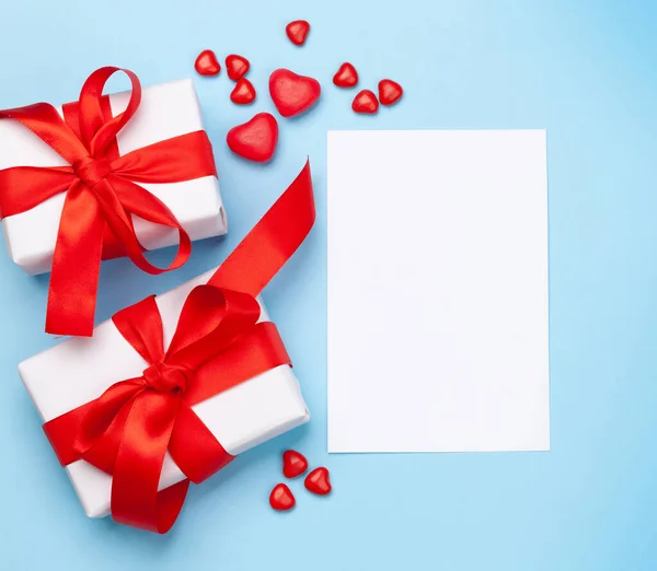 Šablona Přání Valentýnu Dárkové Krabice Srdce Bonbóny Modrém Pozadí Horní — Stock fotografie