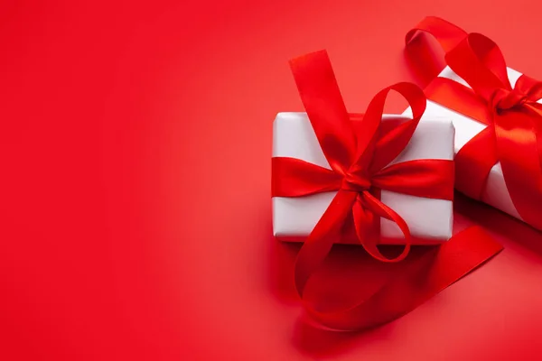 Ημέρα Του Αγίου Βαλεντίνου Πρότυπο Ευχετήρια Κάρτα Κουτιά Δώρων Κόκκινο — Φωτογραφία Αρχείου