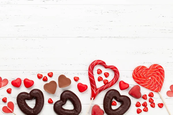 Plantilla Tarjeta Felicitación San Valentín Con Dulces Forma Corazón Sobre — Foto de Stock