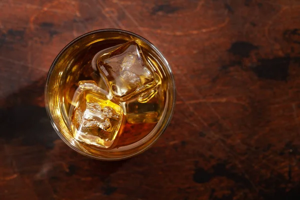Bicchiere Whisky Scozzese Sul Tavolo Legno Con Spazio Copia Vista — Foto Stock