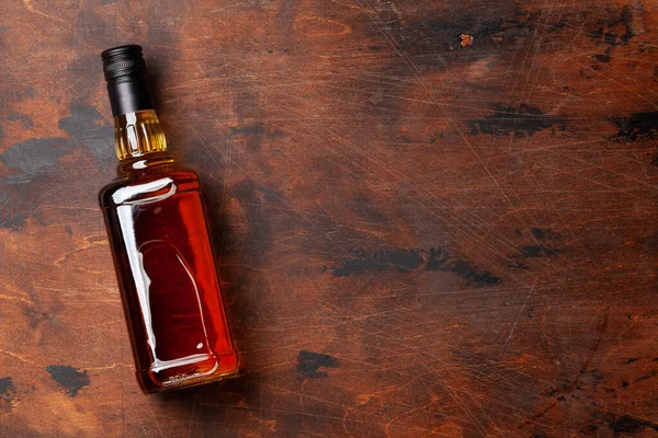 Scotch Whiskey Flasche Auf Holztisch Mit Kopierraum Draufsicht Flach Gelegt — Stockfoto