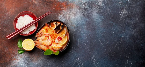 Sopa Tailandesa Tradicional Tom Yum Kung Con Mariscos Leche Coco — Foto de Stock