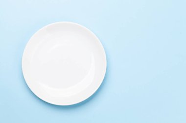 Boş tabak. Üst görünüm düzlüğü kopyalama alanı ile yatıyordu