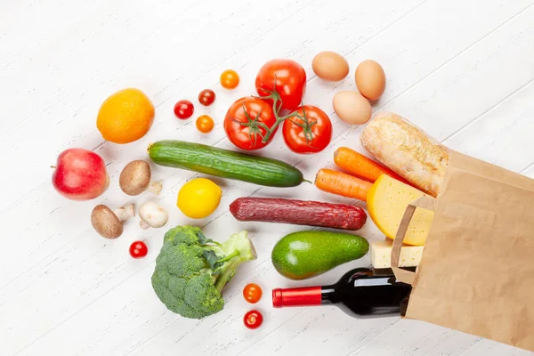 Diversi Alimenti Sacchetto Carta Riciclabile Tavolo Legno Vista Dall Alto — Foto Stock