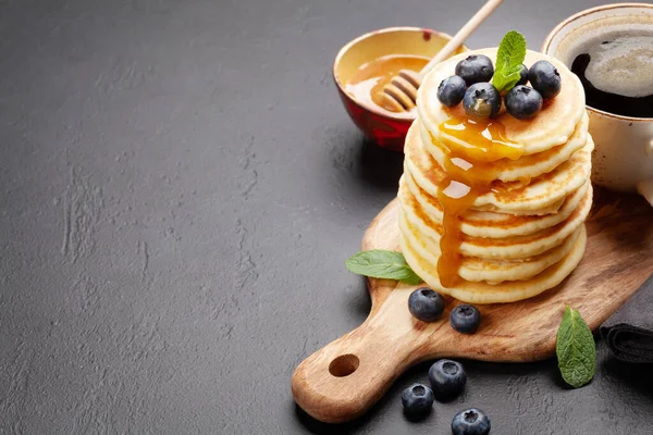 Desayuno Saludable Con Panqueques Panqueques Americanos Caseros Con Bayas Miel — Foto de Stock