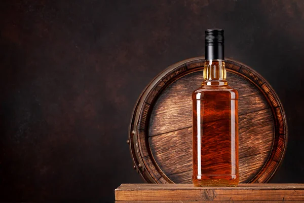 Bottiglia Whisky Scozzese Vecchia Botte Legno Con Spazio Copia — Foto Stock