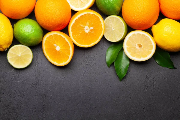 Cítricos Frescos Maduros Sobre Fondo Piedra Naranja Limón Lima Vista — Foto de Stock