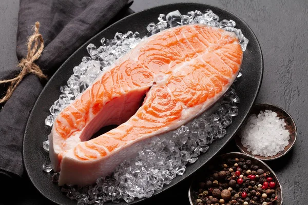 Fresh Raw Salmon Cooking Fish Steaks Ice — 스톡 사진