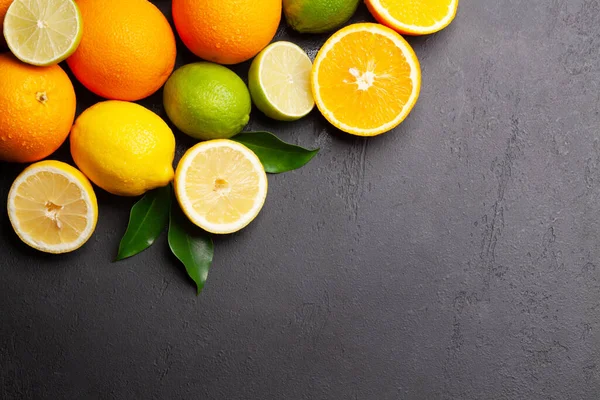 Cítricos Frescos Maduros Sobre Fondo Piedra Naranja Limón Lima Vista — Foto de Stock