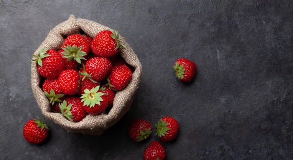 Strawberry Burlap Bag Ripe Garden Berries Stone Table Top View — Stock Photo, Image