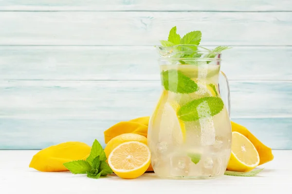 Fresh Homemade Lemonade Lemon Mint Copy Space — Stock Photo, Image
