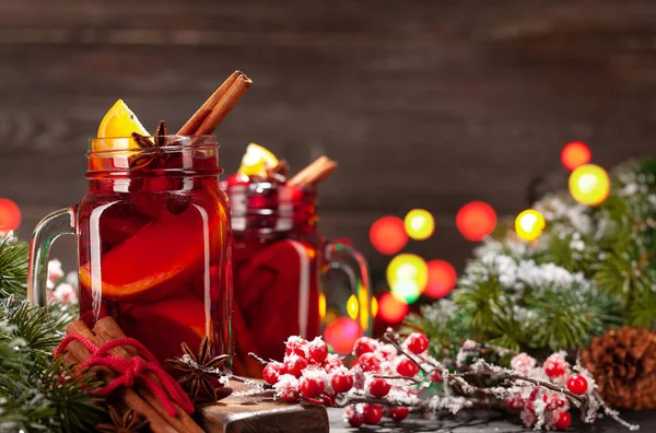 Tarjeta Felicitación Navideña Con Vino Caliente Árbol Navidad Con Espacio —  Fotos de Stock