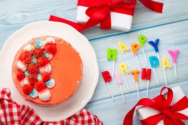 Torta Compleanno Scatole Regalo Candele Buon Compleanno Sul Tavolo Legno — Foto Stock