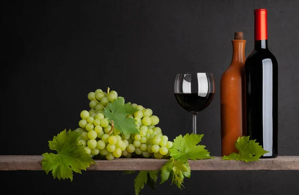 White Grape Bottles Red Wine Glass Copy Space — Stock Photo, Image