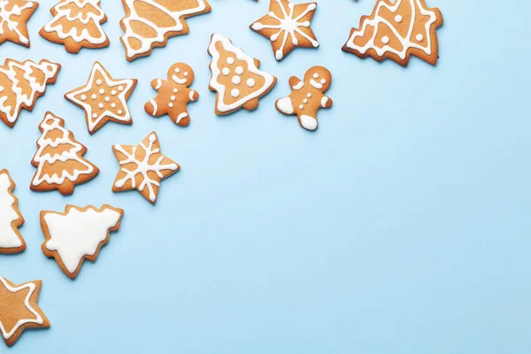 Vánoční Přání Perníkovými Sušenkami Modrém Pozadí Horní Pohled Byt Ležel — Stock fotografie
