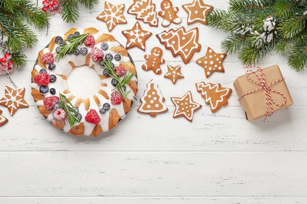 Christmas Cake Berries Gingerbread Cookies Top View Flat Lay Space — Stock Photo, Image