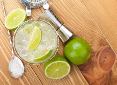 Klasik margarita kokteyl