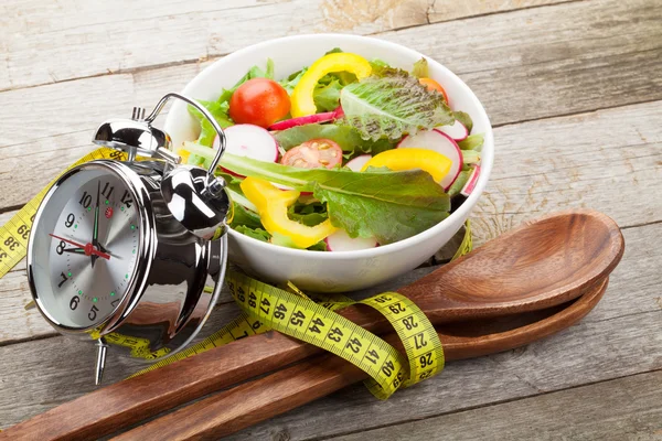 Salad and measuring tape — Stock Photo, Image