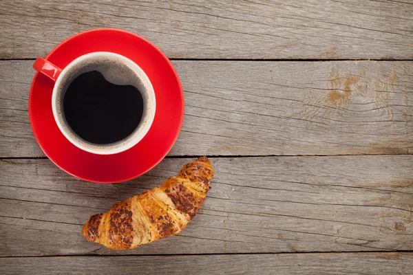 Taza de café y croissant —  Fotos de Stock