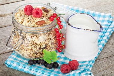 sağlıklı kahvaltı ile müsli